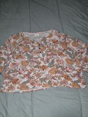 Knox Rose Floral Henley Blouse in Pink and Gold